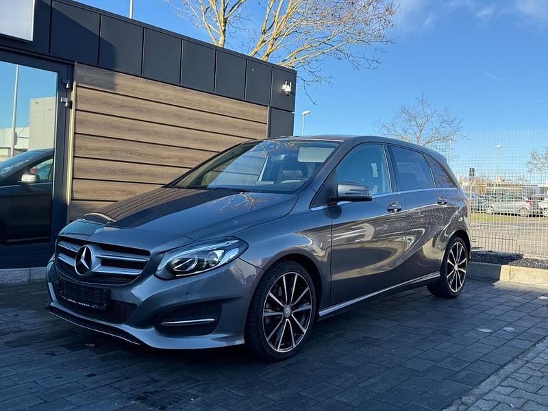 Grau Gebraucht 2015 Mercedes B180 Van / Kleinbus | 15.900 € (Fairer Preis) - Bild 1/4