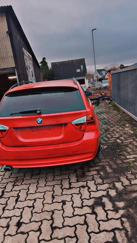 Gebraucht BMW 320 163 PS (119 kW) 2008 Rot Kombi