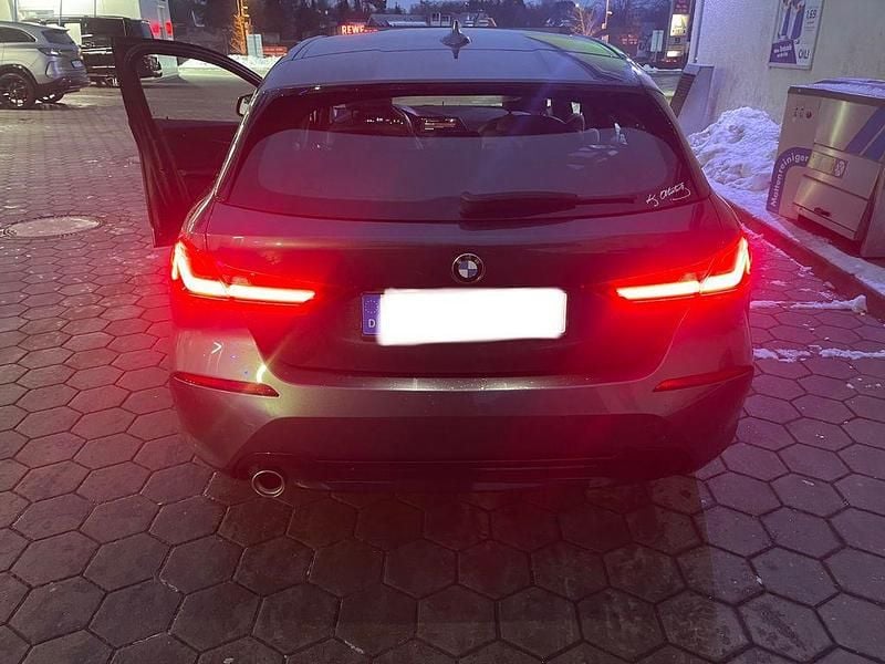 Gebraucht BMW 118 Sport Line 140 PS (102 kW) 2020 Grau Kleinwagen