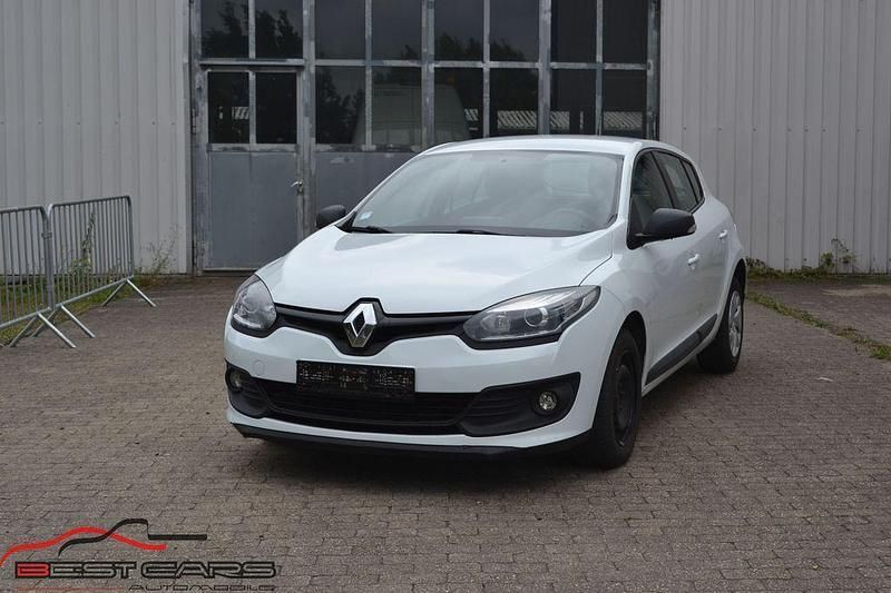 Weiß Gebraucht 2014 Renault Mégane III Authentique Limousine | 3.950 € (Fairer Preis) - Bild 1/4