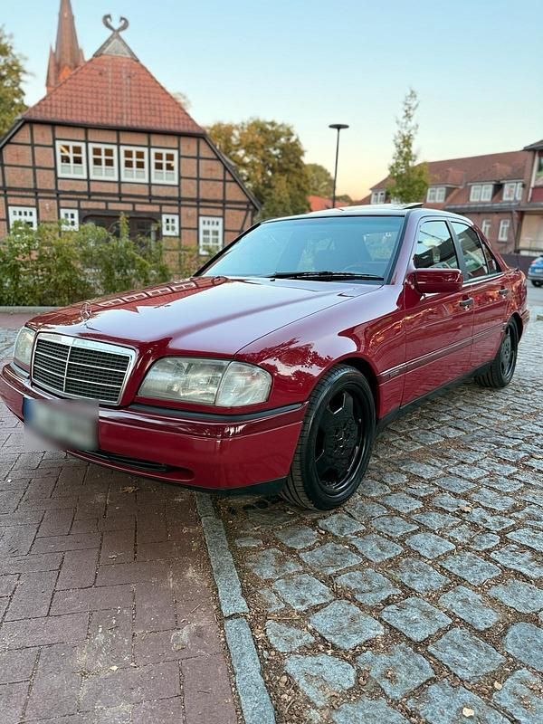 Rot Gebraucht 1995 Mercedes C180 Sport Limousine | 6.200 € - Bild 1/4