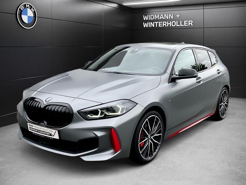 Grau Gebraucht 2024 BMW 128 Comfort Edition Limousine | 37.650 € (Fairer Preis) - Bild 1/4