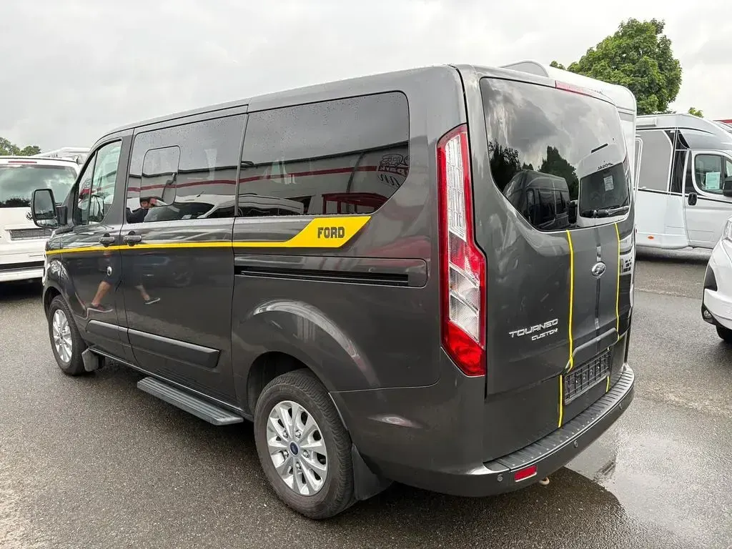 Gebraucht Ford Tourneo Trend 131 PS (96 kW) 2019 Grau Van / Kleinbus