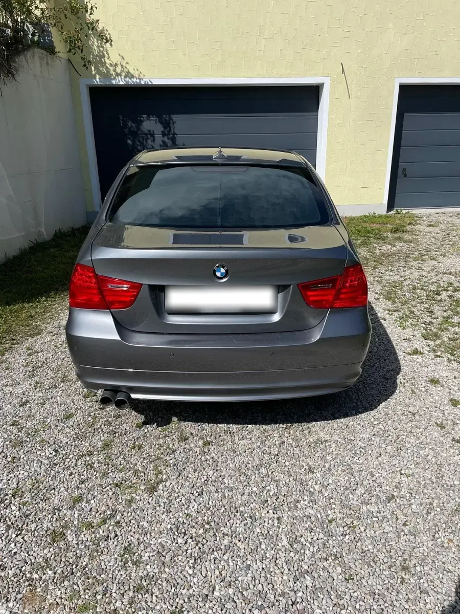 Gebraucht BMW 330 245 PS (180 kW) 2011 Grau Limousine