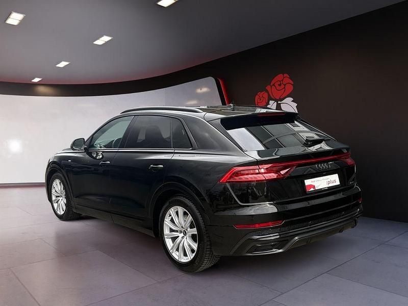 Gebraucht Audi Q8 Ambiente 286 PS (210 kW) 2022 Mythosschwarz metallic SUV
