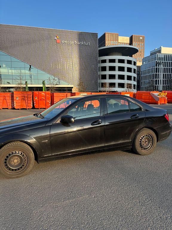 Gebraucht Mercedes C180 Elegance 156 PS (114 kW) 2012 Schwarz Limousine