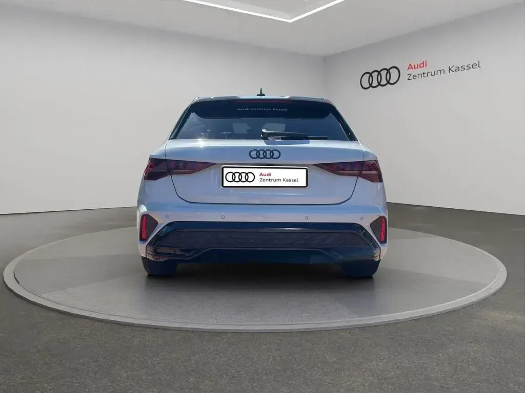 Używany Audi A3 S-Line 116 KM (85 kW) 2025 Biały Sedan/Limuzyna