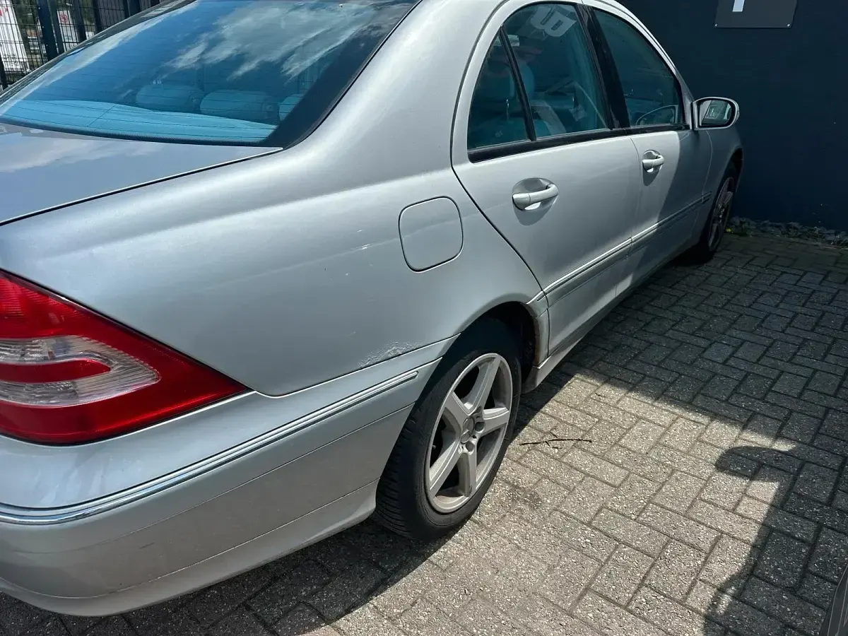 Second-hand Mercedes C200 140 CP (102 kW) 2002 Argintiu Berlinǎ