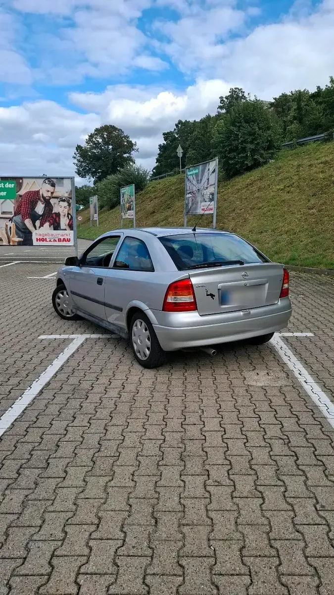Gebraucht Opel Astra 75 PS (55 kW) 1998 Silber Limousine