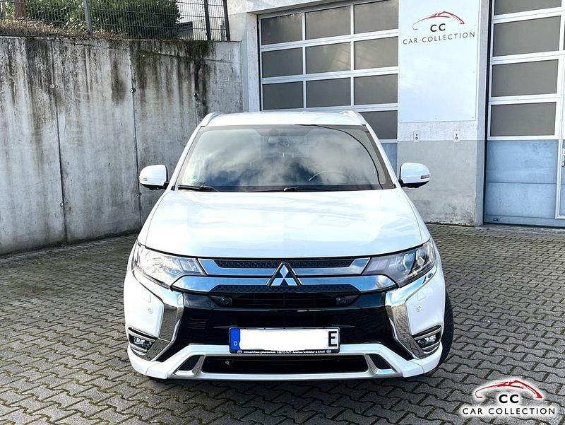 Gebraucht Mitsubishi Outlander P-HEV Plus 135 PS (99 kW) 2020 Perlmuttweiss (p) SUV