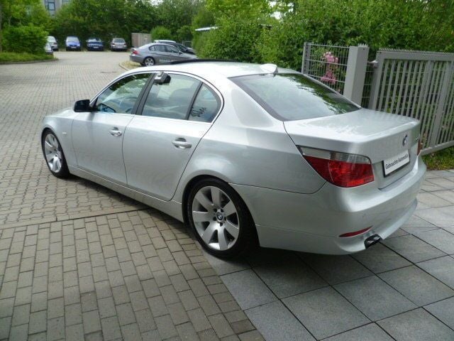 Gebraucht BMW 530 258 PS (189 kW) 2005 Silber metallic Limousine