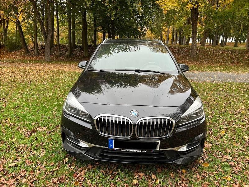 Schwarz Gebraucht 2020 BMW 218 Gran Tourer Luxury Line Van / Kleinbus | 21.750 € (Fairer Preis) - Bild 1/4