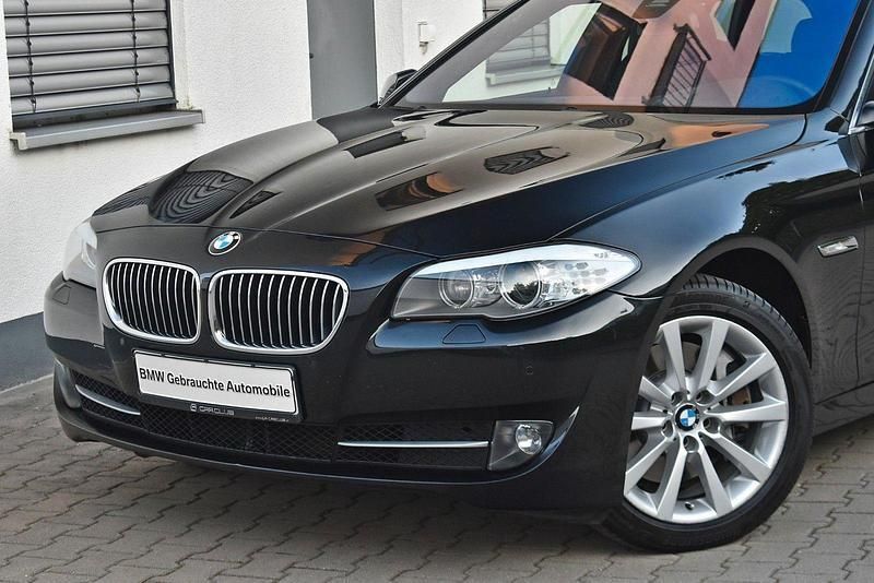Schwarz Gebraucht 2013 BMW 530 Sport Line Kombi | 14.991 € (Fairer Preis) - Bild 1/4