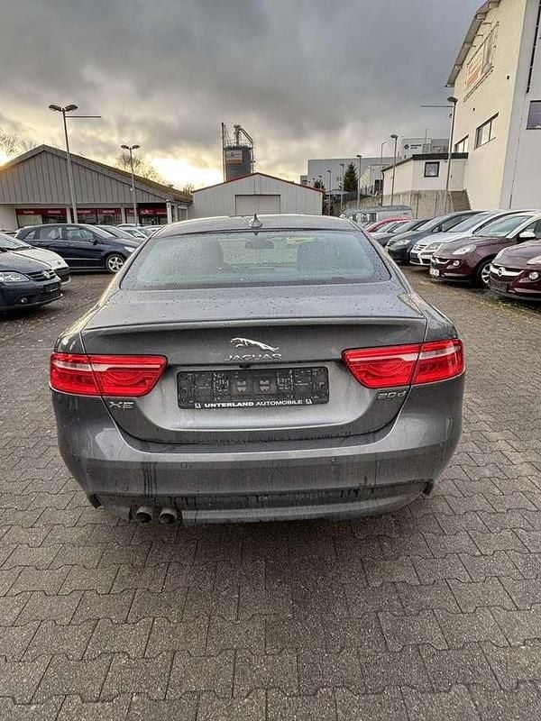 Gebraucht Jaguar XE R-Sport 179 PS (131 kW) 2015 Corris grey Limousine