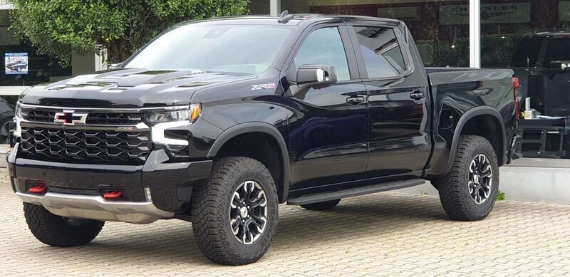 Neu Chevrolet Silverado 426 PS (313 kW) 2025 Schwarz SUV