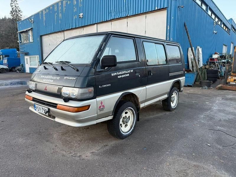 Grün Gebraucht 1993 Mitsubishi L300 Van / Kleinbus | 3.500 € - Bild 1/4