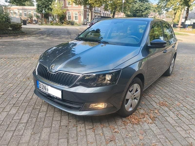 Grau Gebraucht 2016 Skoda Fabia Style Kombi | 8.100 € (Guter Preis) - Bild 1/4