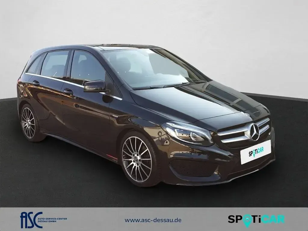 Gebraucht Mercedes B180 AMG line 122 PS (89 kW) 2018 Kosmosschwarz  metalliclack Kleinwagen