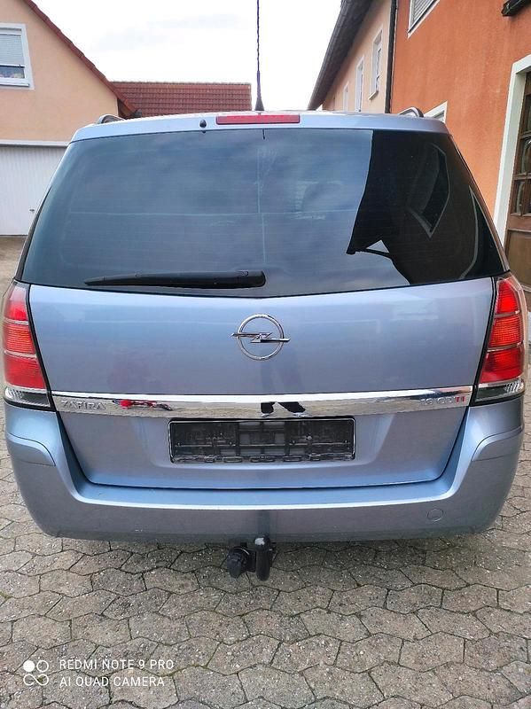 Grün Gebraucht 2007 Opel Zafira Edition Kombi | 2.800 € (Fairer Preis) - Bild 1/3
