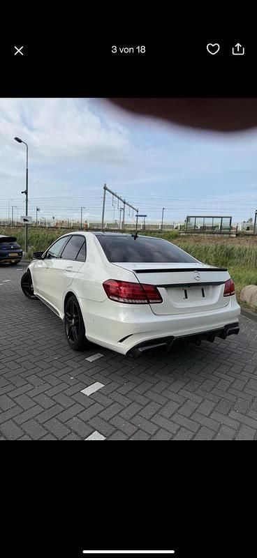 Weiß Gebraucht 2013 Mercedes E63 AMG AMG Limousine | 16.500 € - Bild 1/4