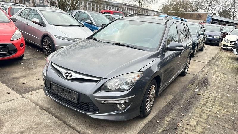 Gebraucht Hyundai i30 Style 116 PS (85 kW) 2010 Grau Kombi
