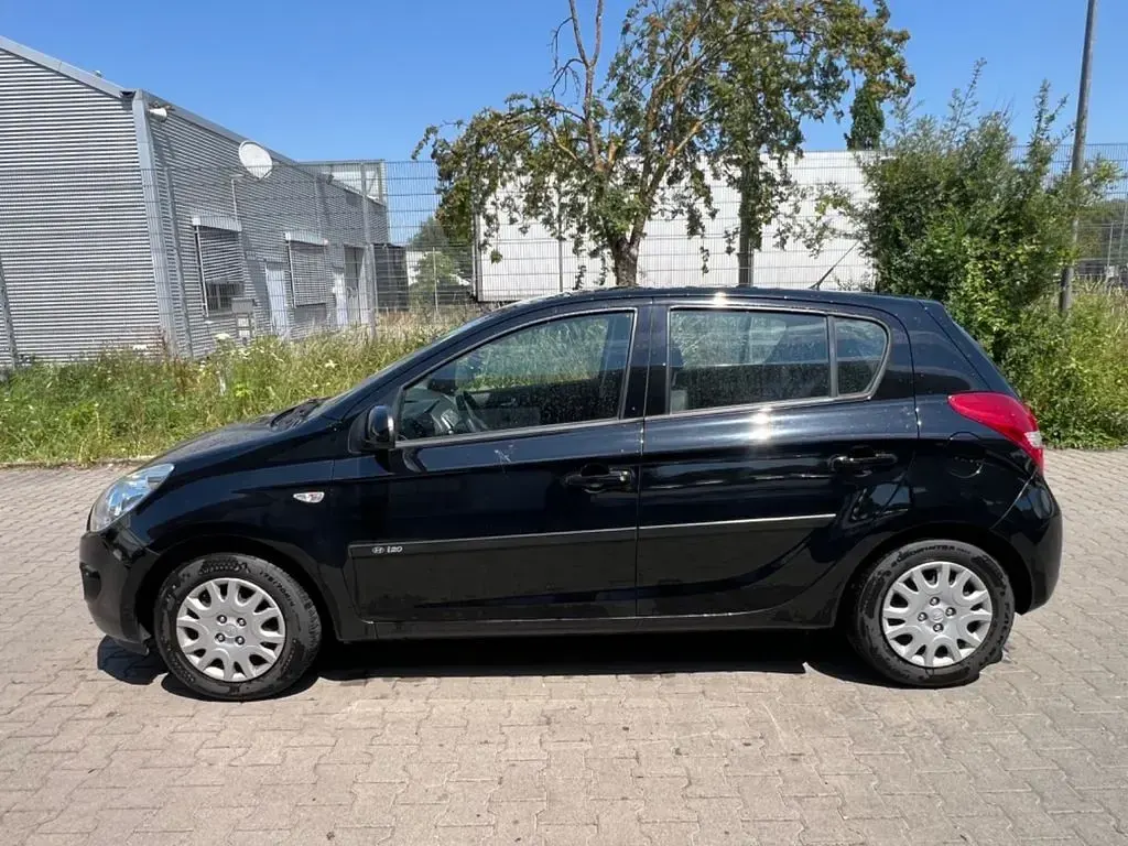 Gebraucht Hyundai i20 Edition 77 PS (56 kW) 2010 Schwarz Kleinwagen
