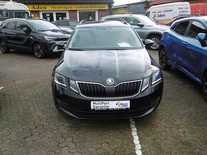 Schwarzmagic perleffekt Gebraucht 2018 Skoda Octavia Ambition Kombi | 18.450 € (Teuer) - Bild 1/4