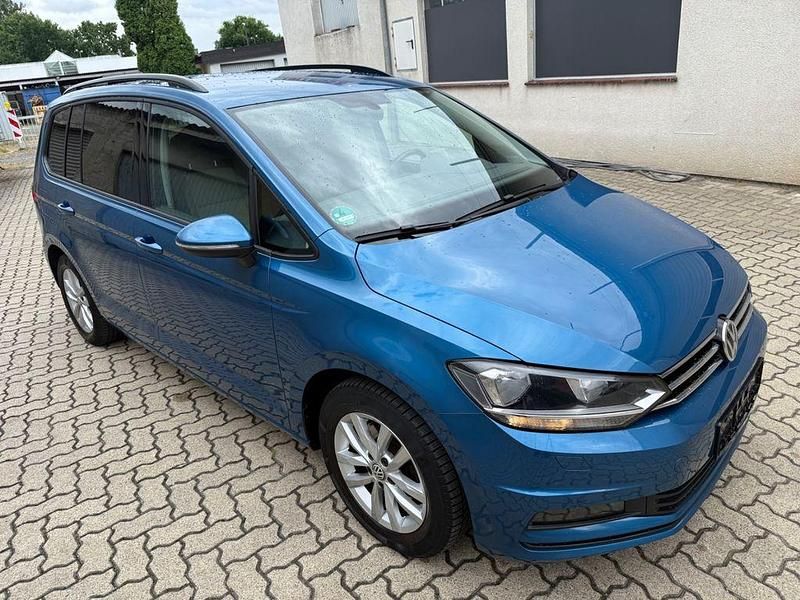 Blau Gebraucht 2017 VW Touran Van / Kleinbus | 15.999 € (Guter Preis) - Bild 1/4