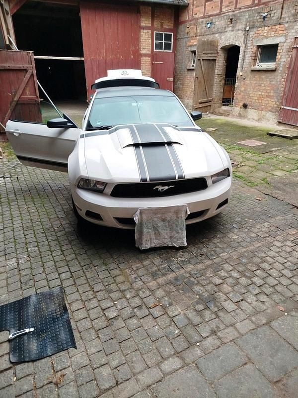 Gebraucht Ford Mustang 309 PS (227 kW) 2012 Weiß Coupé