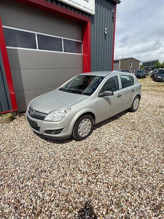 Grau Gebraucht 2008 Opel Astra Basis Limousine | 1.190 € (Superpreis) - Bild 1/4