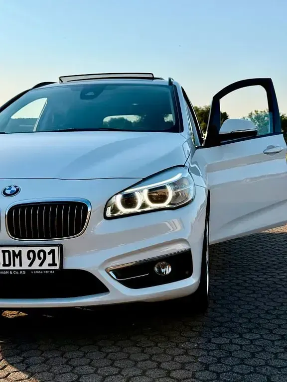 Gebraucht BMW 218 Gran Tourer Luxury Line 150 PS (110 kW) 2015 Weiß Van / Kleinbus