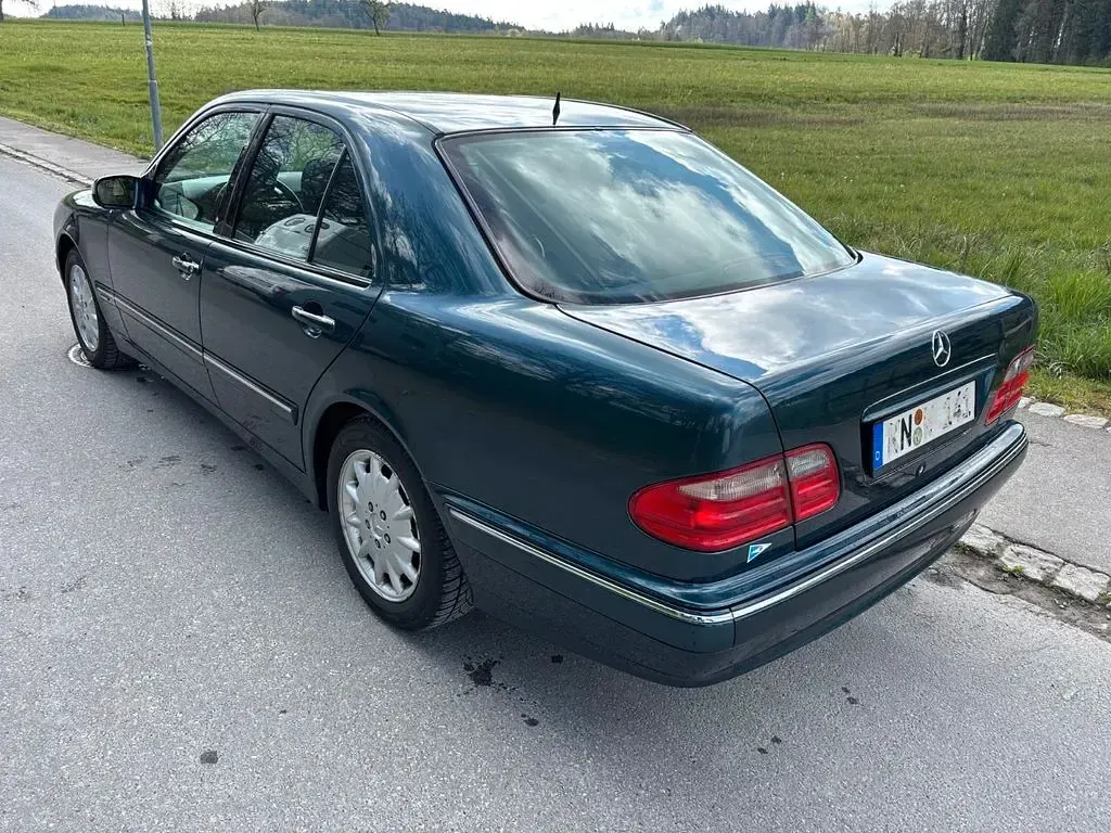 Gebraucht Mercedes E320 Elegance 224 PS (164 kW) 1999 Grün Limousine