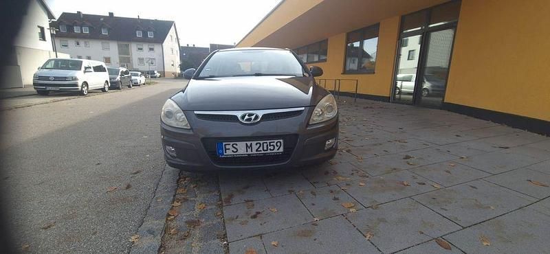 Grau Gebraucht 2007 Hyundai i30 Comfort Limousine | 2.249 € (Guter Preis) - Bild 1/4