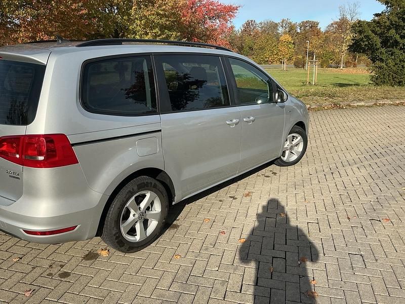 Silber Gebraucht 2011 VW Sharan Van / Kleinbus | 8.990 € (Fairer Preis) - Bild 1/4