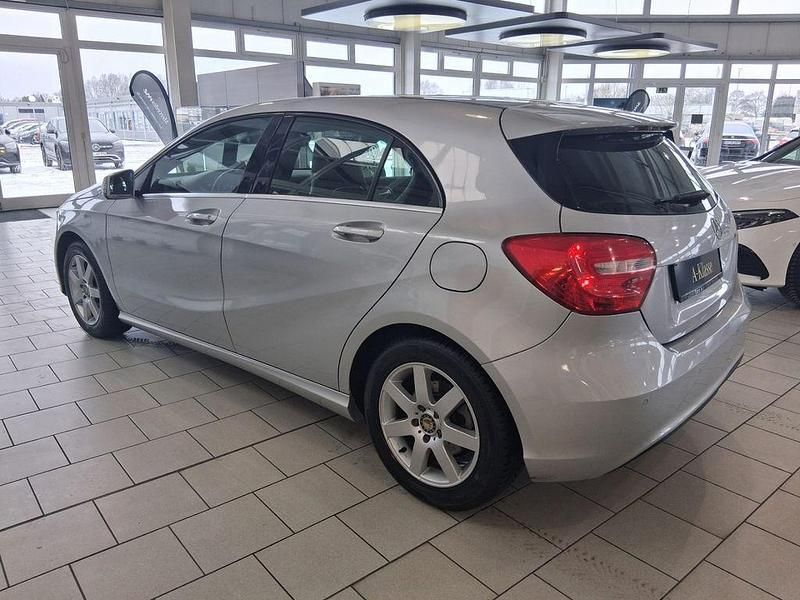 Gebraucht Mercedes A180 Style 122 PS (89 kW) 2014 Polarsilber  metalliclack (metallic) Limousine