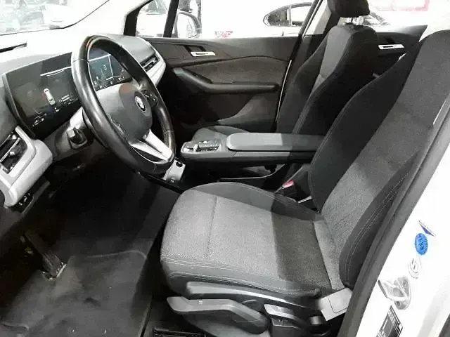 Gebraucht BMW 230e Active Tourer Performance 150 PS (110 kW) 2023 Alpinweiß Van / Kleinbus