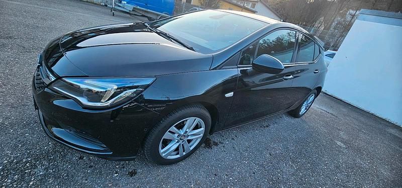 Gebraucht Opel Astra 105 PS (77 kW) 2017 Schwarz Kleinwagen