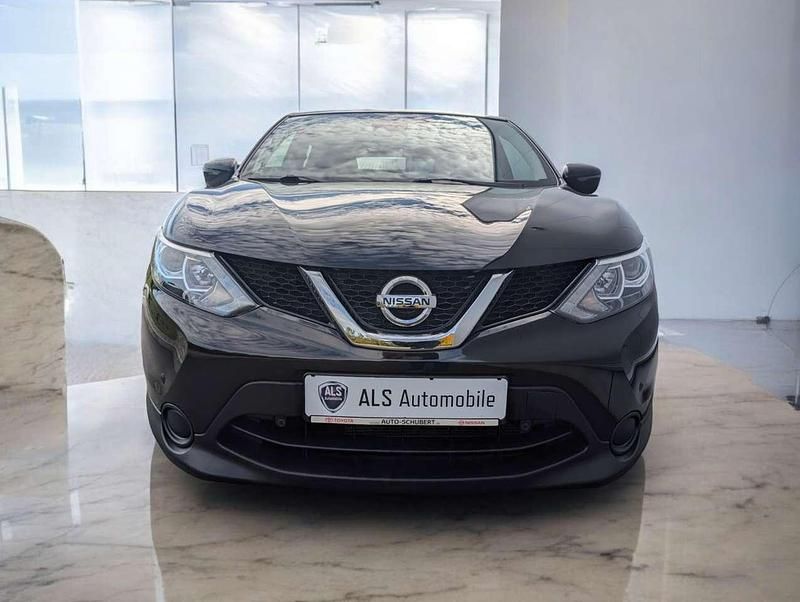 Gebraucht Nissan Qashqai Visia 116 PS (85 kW) 2016 Black (m) SUV