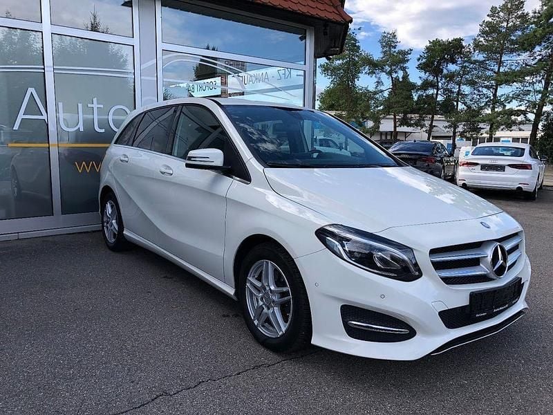 Weiß Gebraucht 2015 Mercedes B200 Urban Van / Kleinbus | 16.890 € (Etwas zu teuer) - Bild 1/4