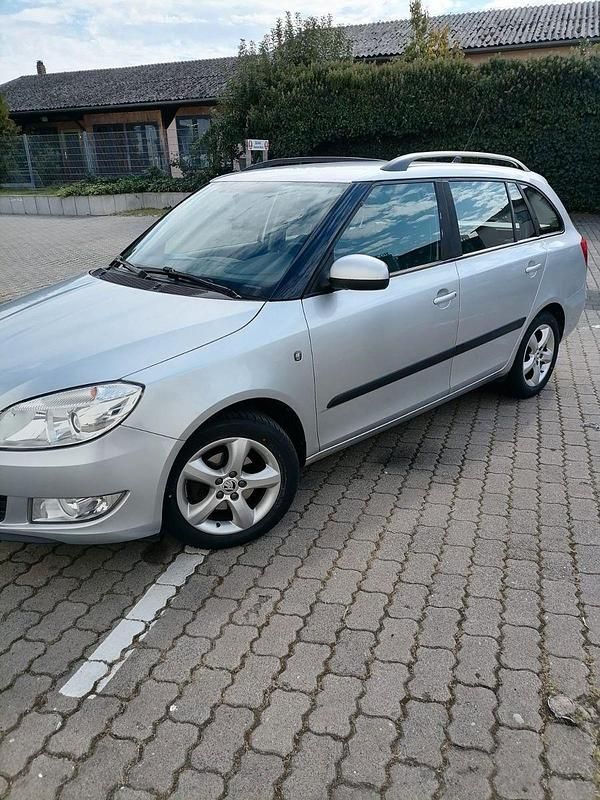 Silber Gebraucht 2013 Skoda Fabia GreenLine Kleinwagen | 3.600 € (Fairer Preis) - Bild 1/4