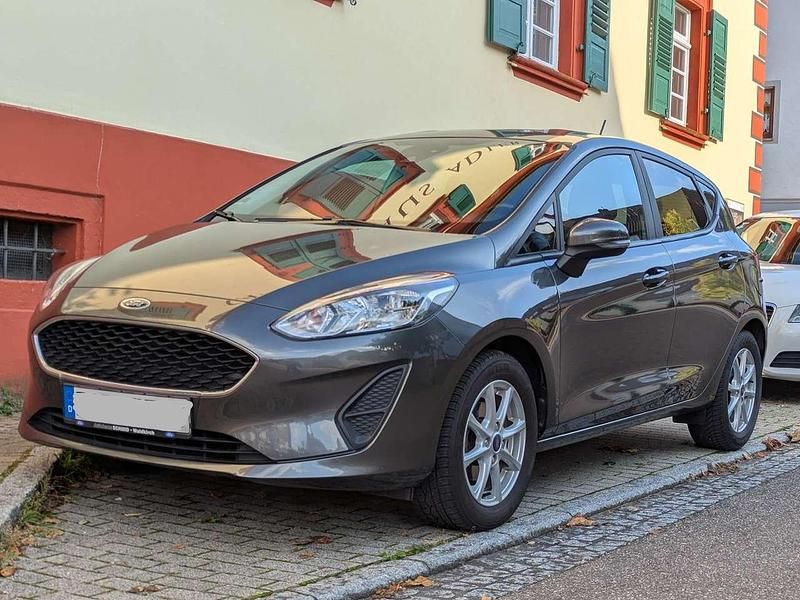 Grau Gebraucht 2020 Ford Fiesta Cool & Connect Limousine | 8.150 € (Fairer Preis) - Bild 1/4
