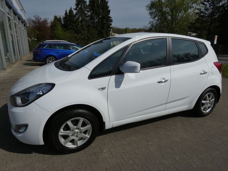 Weiß Gebraucht 2015 Hyundai ix20 Classic Van / Kleinbus | 6.450 € (Guter Preis) - Bild 1/4