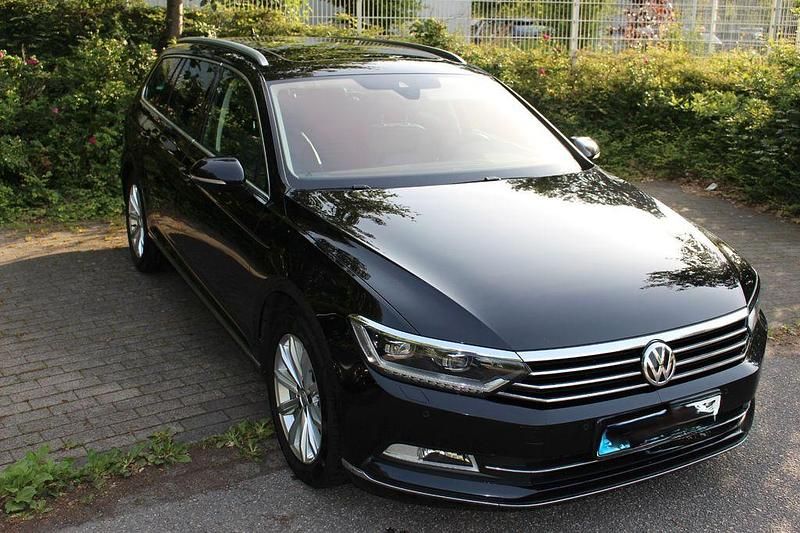 Schwarz Gebraucht 2017 VW Passat Highline Kombi | 16.290 € (Fairer Preis) - Bild 1/4