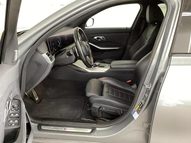 Skyscraper grau Gebraucht 2022 BMW 330e M Sport Kombi | 36.790 € (Fairer Preis) - Bild 1/4