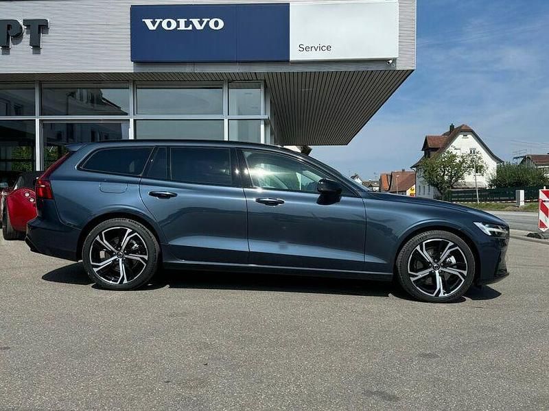 Gebraucht Volvo V60 Plus 197 PS (144 kW) 2023 Blau Kombi
