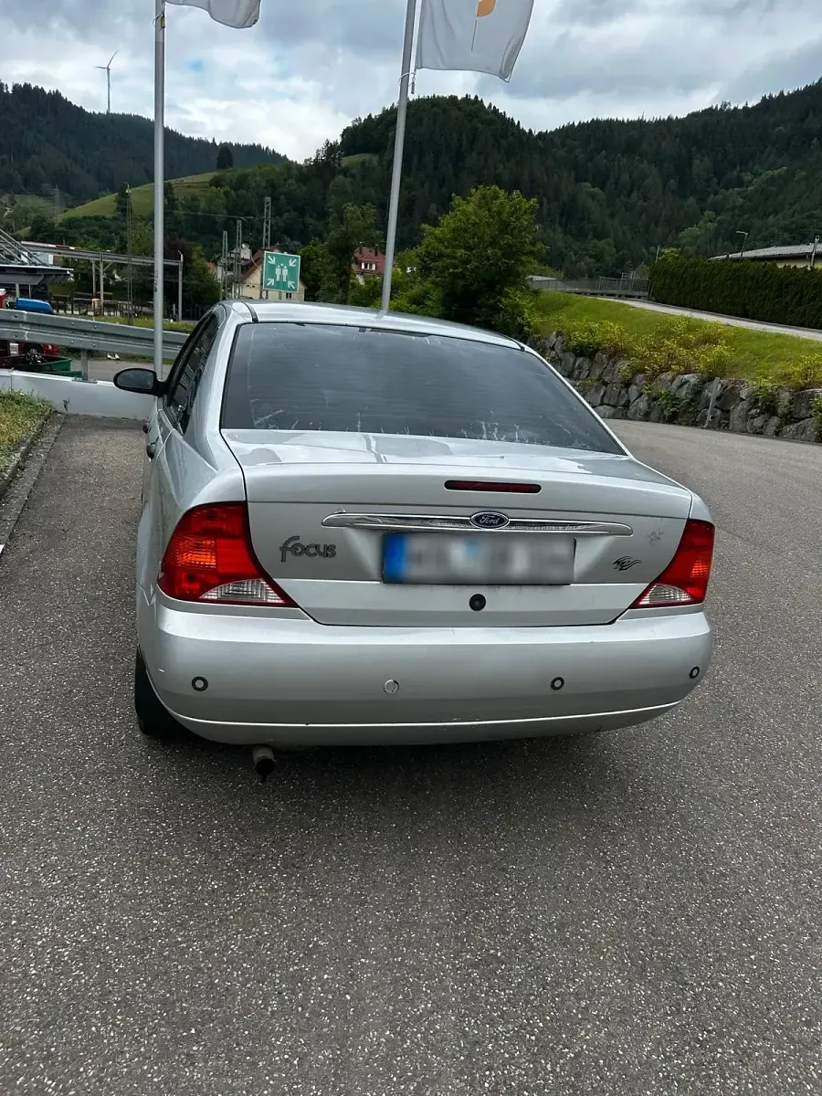 Gebraucht Ford Focus 101 PS (74 kW) 1999 Grau Kleinwagen