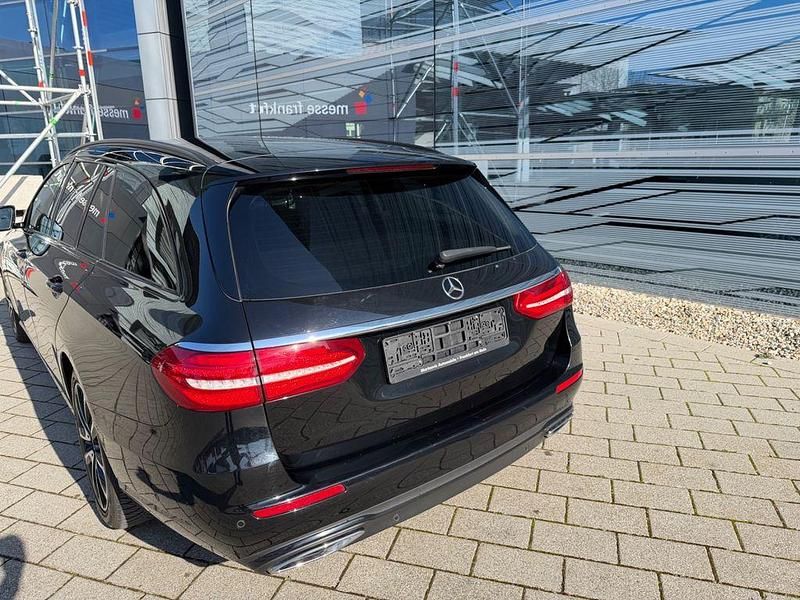 Gebraucht Mercedes E220 Avantgarde 194 PS (142 kW) 2020 Schwarz Kombi