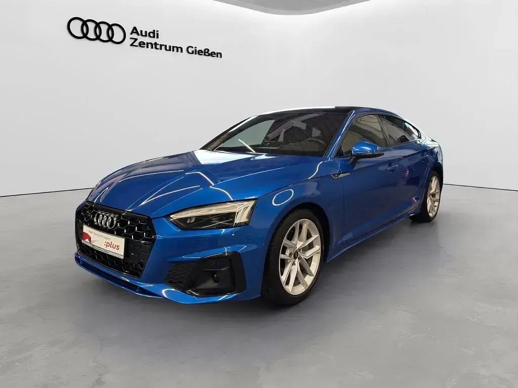 Gebraucht Audi A5 Sportback Ambiente 265 PS (194 kW) 2022 Individuallackierungen arablau (metallic) Kleinwagen