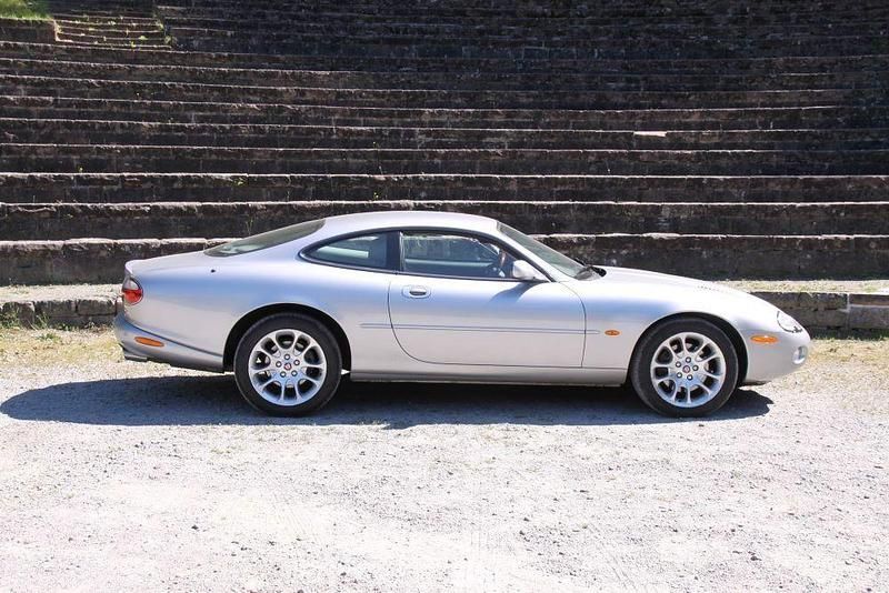 Gebraucht Jaguar XKR 363 PS (266 kW) 2001 Silber Coupé