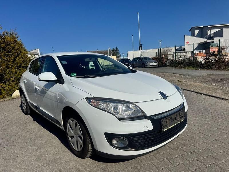 Gebraucht Renault Mégane Expression 110 PS (80 kW) 2013 Weiß Limousine
